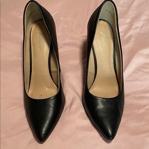 Xappeal Black Pointed-Toe Women's Pumps